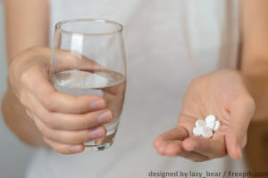 magnesiumtabletten einnehmen und mit Wasser schlucken