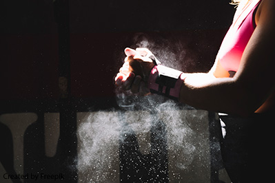 Magnesiumpulver beim Sport im Turnen