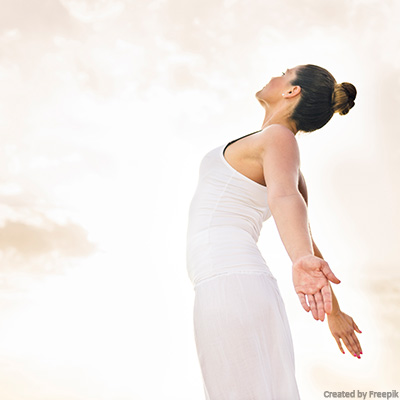 Ausgeglichene, junge Frau