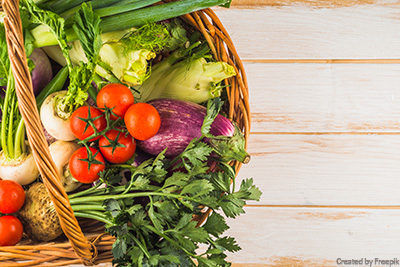 Magnesiumreiche Lebensmittel in einem Korb.